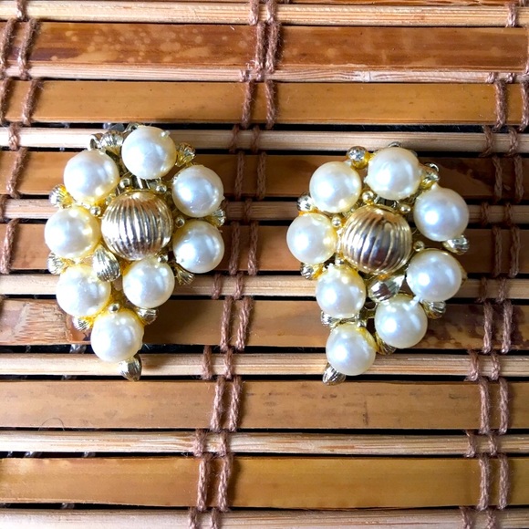 Lisner Jewelry - Vintage Gold Pearl Lisner Clip On Earrings Signed